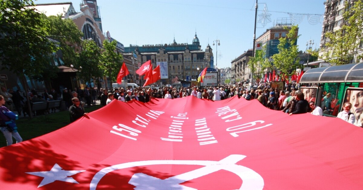 Red Rall Ukraine Ukrainian Court Bans Use Of Soviet Red Flag