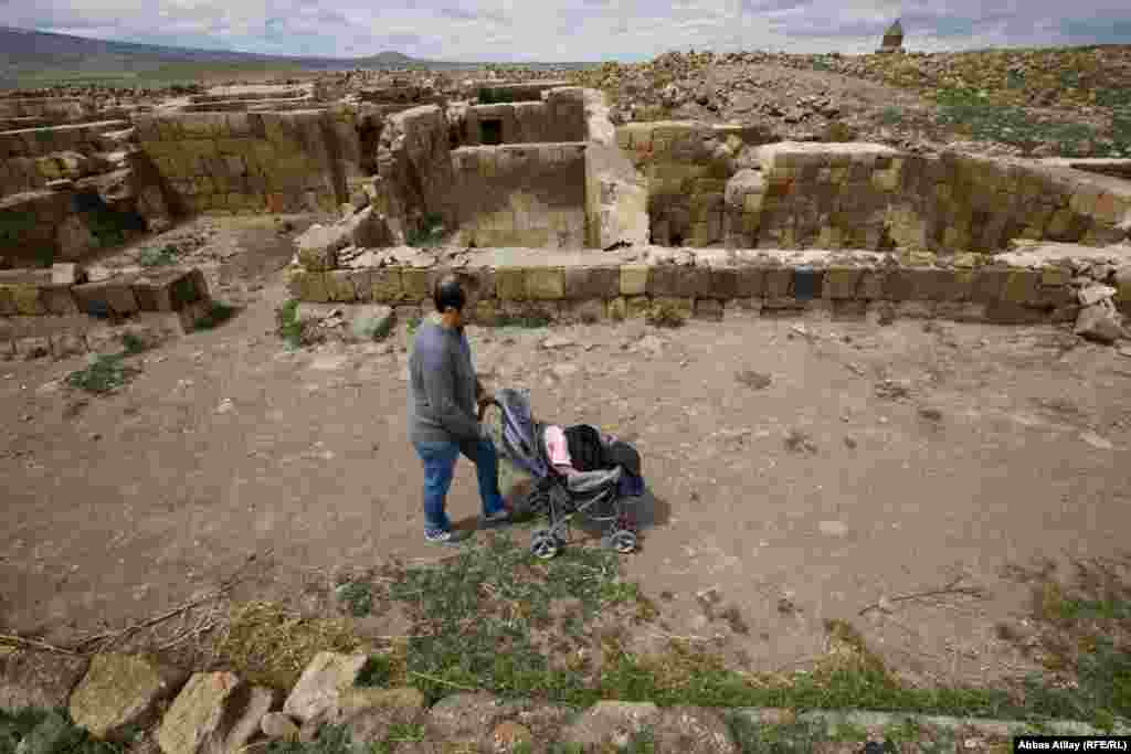 Ani şəhərində arxeoloji qazıntılar zamanı aşkar edilmiş məhəllələr.