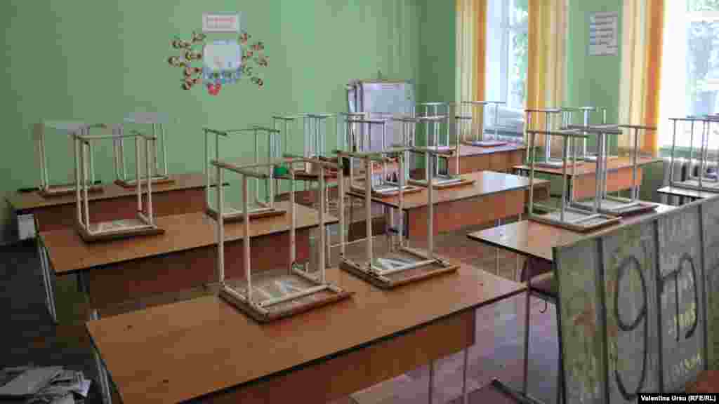 Moldova, Sociteni village school
