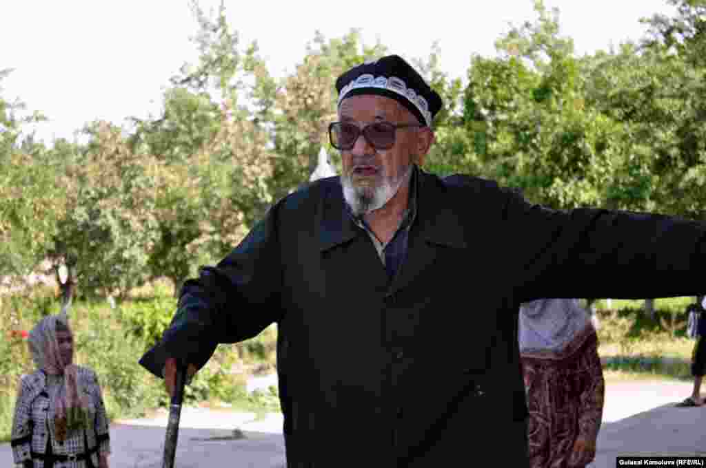 Ўзбек отахони 10 июн куни Ўшнинг Шарқ қишлоғида ўтказилган эҳсон маросимида.