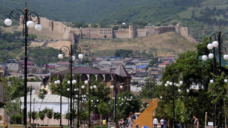 Житель Дагестана извинился за лезгинку в Дербенте