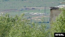 Satul Kveshi (districtul Gori district), unde forțele ruse au demarcat o nouă frontieră între Oseția de Sud și Georgia