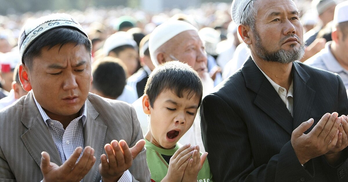 Erkakning ichki kiyimi ostidagi sik