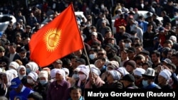 Қырғызстан президенті Сооронбай Жээнбековтің отставкасын талап еткен қарсылық акциясы. Бішкек, 14 қазан 2020 жыл.