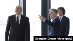 ილჰამ ალიევი (მარცხნივ), ბიძინა ივანიშვილი და ირაკლი კობახიძე.