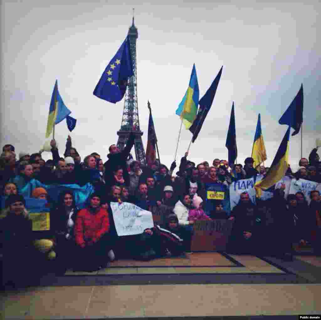 Евромайдан в Париже (фото с Facebook Ioulia Shukan)