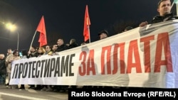 Синдикален протест пред Влада за покачување на платата на работниците за сто евра и минималната на 600 евра