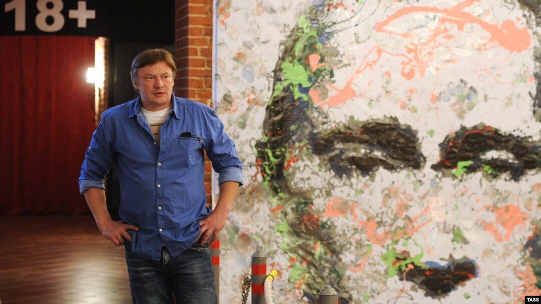 Russian artist Konstantin Altunin has asked for asylum in France.
