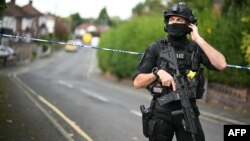 Një polic britanik afër sinagogës ku ndodhi sulmi. 2 tetor 2025. 