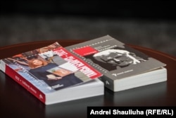 Кнігі пра Алеся Бяляцкага і падзеях 2020 году ў году ў Бібліятэцы Свабоды