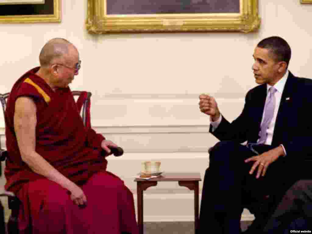 Дидори Далай Лама - раҳбари руҳонии Тибет бо Барак Обама, раисиҷумҳури Амрико