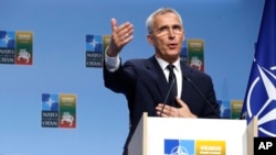 Jens Stoltenberg NATO-főtitkár Vilniusban 2023. júliusában