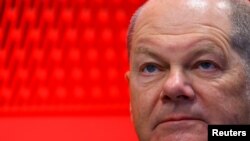 Cancelarul german Olaf Scholz la inaugurarea unei stații de întreținere Deutsche Bahn, în estul Germaniei, la Cottbus, 11 ianuarie 2024. (REUTERS/Fabrizio Bensch)