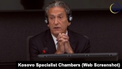 James Rubin në bankën e dëshmitarit në Hagë, më 16 shtator.