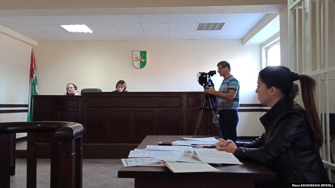 Судья Бела Хасая, рассмотрев дело, отказала прокуратуре в удовлетворении требования о признании решения Сухумского городского собрания незаконным