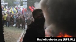 Учасники «Маршу Святослава» у Києві підпалили шини (фотогалерея)