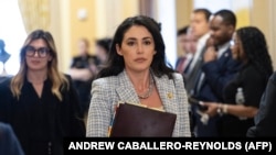 Конгрессвумен и член Республиканской партии Анна Паулина Луна выступает против военной помощи Украине и поддерживает инициативы по ее сворачиванию