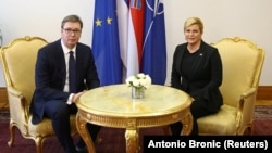 Croatian President Kolinda Grabar-Kitarovic (right) and Serbian President Aleksandar Vucic in Zagreb on February 12