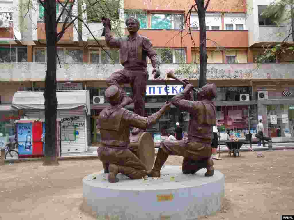 Скултури во Скопје - Sculptures in Skopje, Скулптури во Скопје