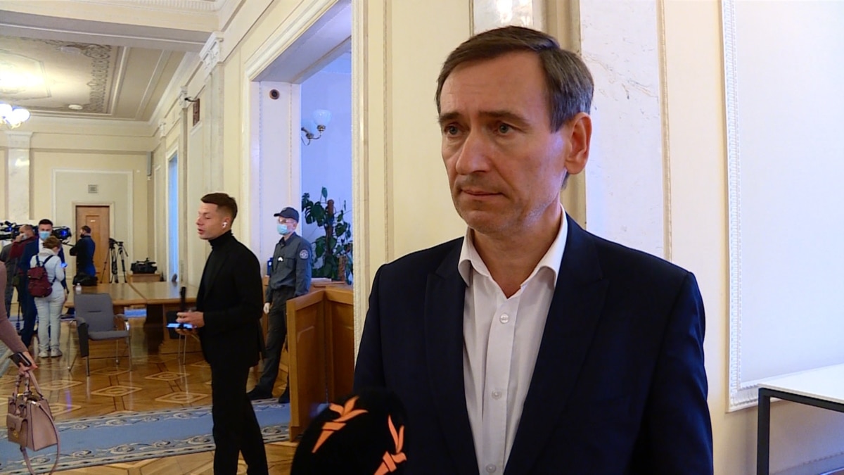 У «Слузі народу» пояснили зміну заяв щодо звільнення міністра оборони Резнікова