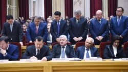 "Сари кафида зери тоқӣ"