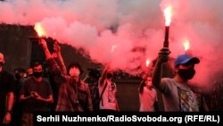 Serhiy Sternenkonyň tarapdarlary Kiýewde ýöriş geçirýärler. 15-nji iýun, 2020 ý.