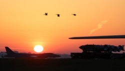 یک هواپیمای نظامی بی-۱بی آمریکا در پایگاه هوایی «آراف فرفورد» بریتانیا، ۱۹ فروردین