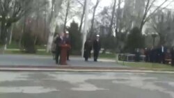 Атамбаев почтил память погибших во время 7 апреля