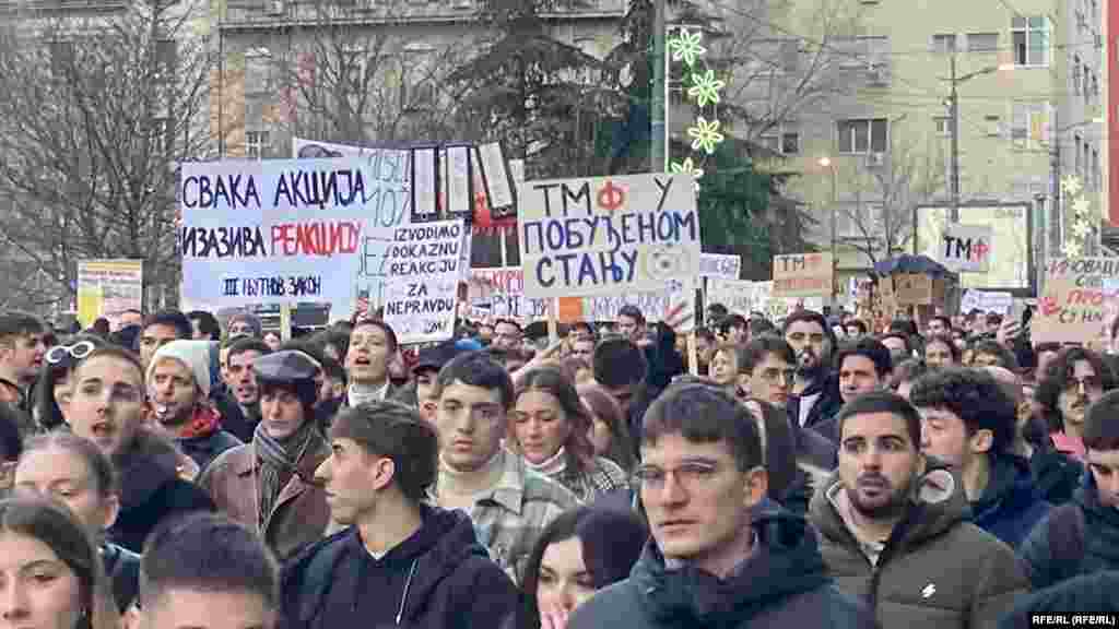 Neki od zahteva organizatora protesta su&nbsp; - objavljivanje potpune dokumentacije o rekonstrukciji Železničke stanice u Novom Sadu, utvrđivanje odgovornih za tragediju i njihovu krivičnu odgovornost, oslobađanje uhapšenih aktivista i studenata, kao i utvrđivanje identiteta osoba koje su fizički napale studente i njihovo procesuiranje. Predstavnici vlasti ranije su naveli da su zahtevi studenata u blokadi ispunjeni.