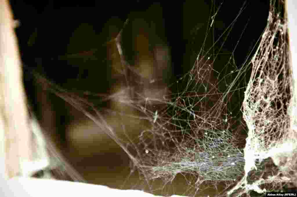 Qapısı bağlı, taleyi qara başqa bir dini və tarixi abidə. Qusarın Mucuk kəndindəki XIX əsrə aid malçıq məscid. Qapısı bağlı, pəncərələri hörümçək toru ilə qapalıdır.Halbu ki, bir az "əl gəzdirməklə" onu bərpa edib bir tarixi eksponanta çevirmək olar.