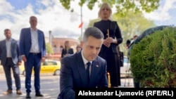 Gradonačelnik Podgorice Saša Mujović je zapalio svijeću na mjestu ubistva Duška Jovanovića