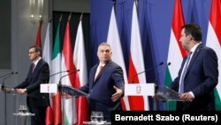 Poljski premijer Mateuš Moravijecki, mađarski premijer Viktor Orban i lider italijanske Lige Mateo Salvini posle sastanka u Budimpešti, 1. april 2021.