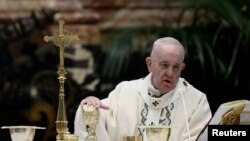 Папа Римський Франциск під час Великодньої служби 4 квітня 2021 року