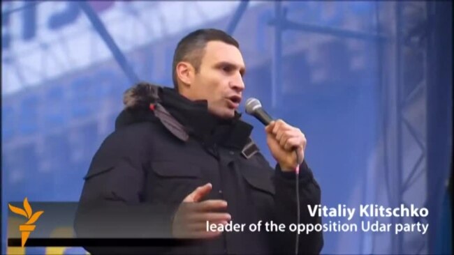 Opposition Keeps Pressure On Yanukovych At Mass Rally