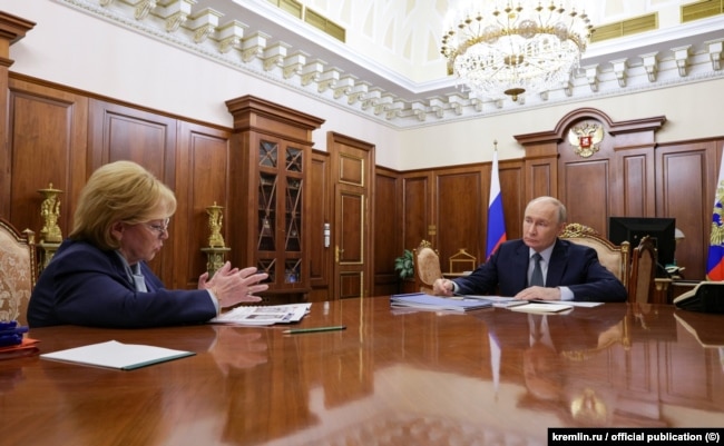 Vladimir Putin dhe Veronika Skvortsova takohen në Kremlin, 27 gusht 2026