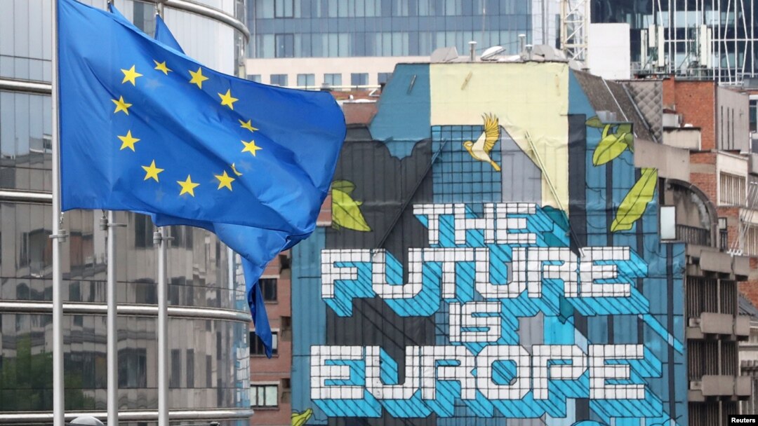 Motiv de celebrare la Bruxelles: Primele 12 țări ale căror planuri naționale de redresare și reziliență au fost aprobate pot semna acum acordurile de finanțare.