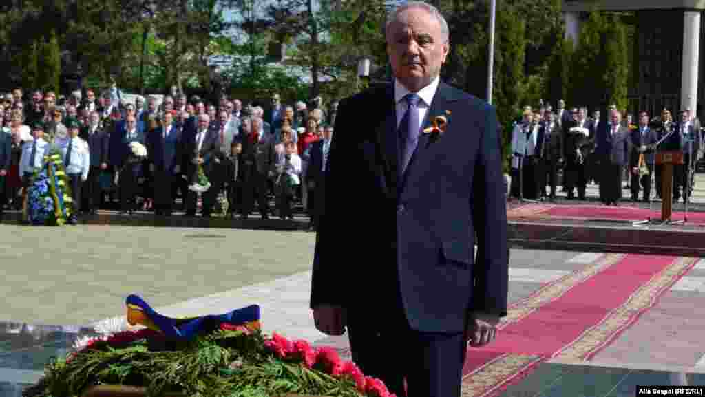 Președintele Nicolae Timofti în reculegere...