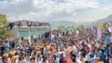 د واڼه په پرلت کې د سیمې ګڼ اوسېدونکي ګډون کوي - د جولای ۱۶مې انځور.