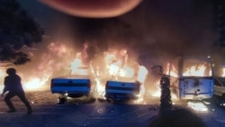 Протестувальники підпалили поліцейські автівки. Іран, 8 січня 2026 року