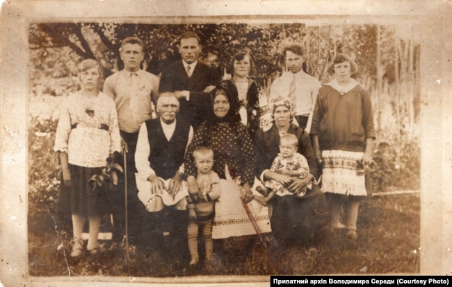 Родина переселенця з Польщі Володимира Середи, ще до його народження. 1934 рік