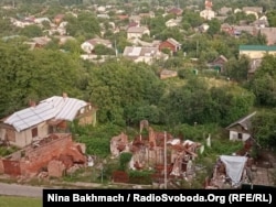 Розбомблені будинки в одному з районів Чернігова