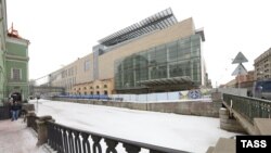 St. Petersburg's Mariinsky Second Stage (right) features soaring glass walls and a rooftop ampitheater located across the canal from the grand original theater (left).