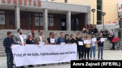 Skup u znak sećanja na žrtve genocida u Srebrenici održan u Prištini