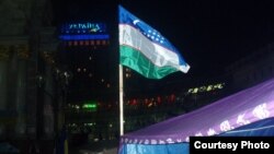 Ўзбеклар ош пишираëтган палатка.