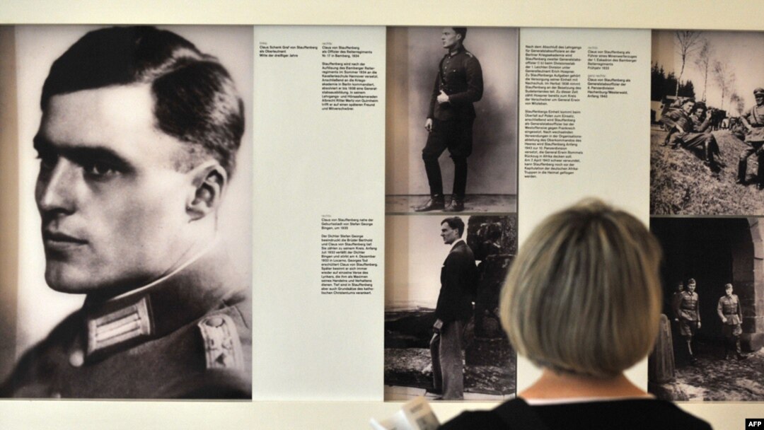 Fotografija Klausa fon Štaufenberga u Memorijalnom centru nemačkog pokreta otpora u Berlinu 