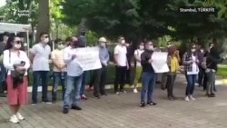 Stambuldaky türkmenler Türkmenistanyň hökümetine nägilelik bildirip protest geçirdiler