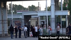 Гузаргоҳи Фотеҳобод дар марзи Тоҷикистон бо Узбекистон