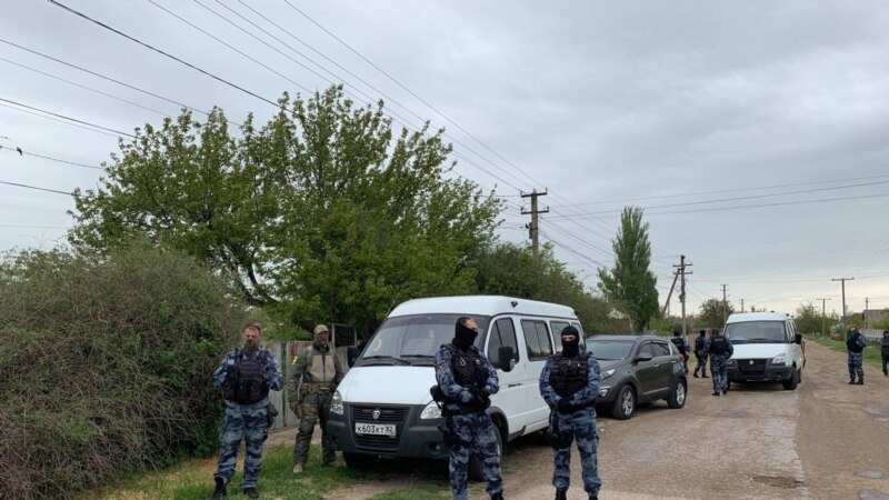 Обыски в Крыму: силовики увезли в Следком Сейдамета Гафарова – активист