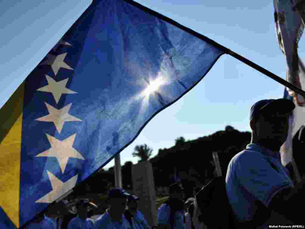 Dolazak učesnika Marša mira u Memorijalni centar Potočari, 10.07.2011. Foto: Midhat Poturović 