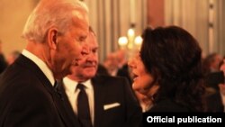 Joe Biden dhe Atifete Jahjaga gjatë Konferencës në Munih.